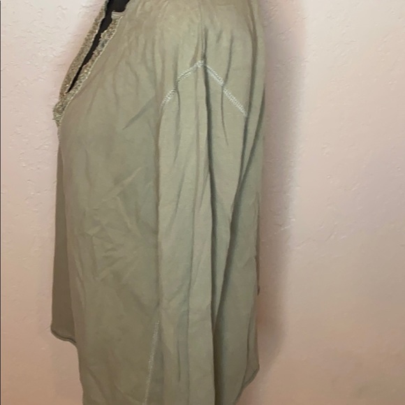 Old navy olive green long sleeve top - Picture 6 of 8
